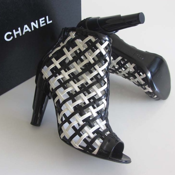 new CHANEL CC logo patent caged booties 41 / 11 US - Picture 6 of 8